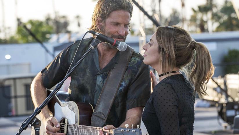 A star is born, la recensione del film con protagonista Lady Gaga da Venezia 75 Bradley Cooper e Lady Gaga