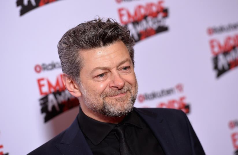 Andy Serkis canta Bohemian Rhapsody nei panni di Theresa May Andy Serkis