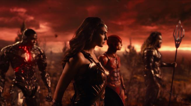 Justice League presenta due scene post-credit Wonder Woman guida il manipolo di eroi in una scena di Justice League