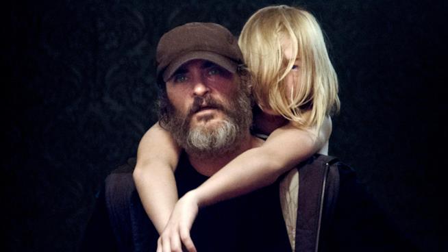 A Beautiful Day, la recensione del violento film di vendetta con Joaquin Phoenix Joaquin Phoenix e Ekaterina Samsonov