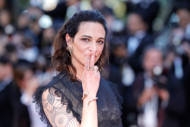 Asia Argento continua a negare le accuse e blocca i pagamenti al suo accusatore Asia Argento