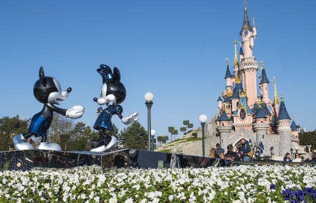 Tutti i castelli Disney da visitare nella realtà Il castello di Disneyland Paris