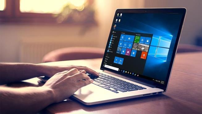 Microsoft aggiorna l’app Blocco Note con l’introduzione di nuove funzioni Primo piano di un Notebook Microsoft in funzione