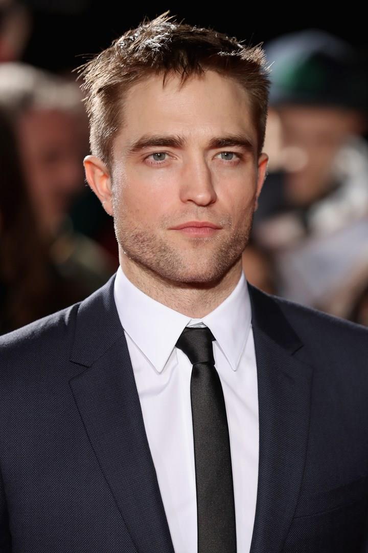 Robert Pattinson Robert Pattinson in completo elegante