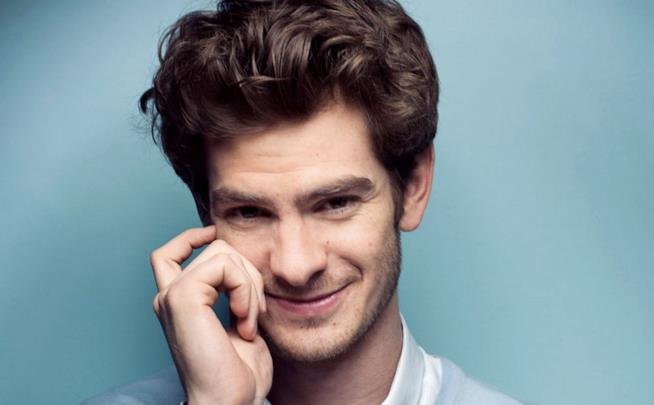 Andrew Garfield snobbato da Le cronache di Narnia Un primo piano di Andrew Garfield