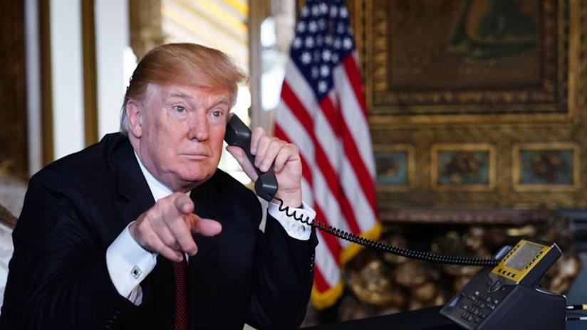Ordine esecutivo del Presidente Trump: Huawei e altre aziende messe al bando Foto del Presidente Trump nello Studio Ovale della Casa Bianca