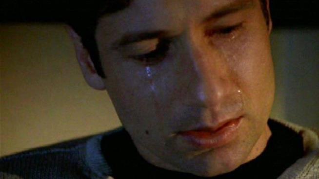 David Duchovny in lacrime davanti al copione di X-Files