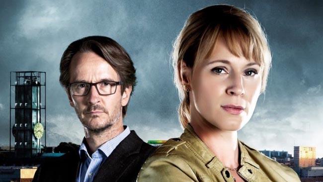 Una cittadina tranquilla, la recensione del romanzo Dicte e il detective Wagner in primo piano