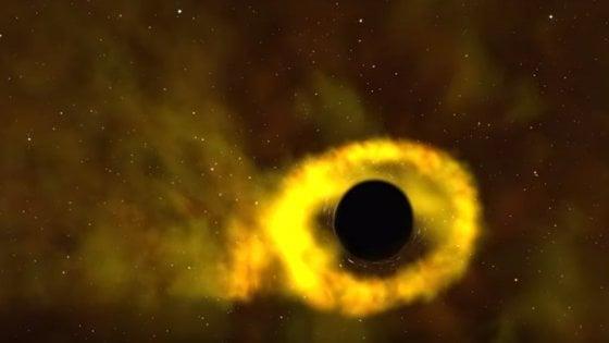 La NASA ha ripreso un buco nero supermassiccio mentre distrugge una stella Un fotogramma del momento in cui un buco nero supermassiccio divora una stella