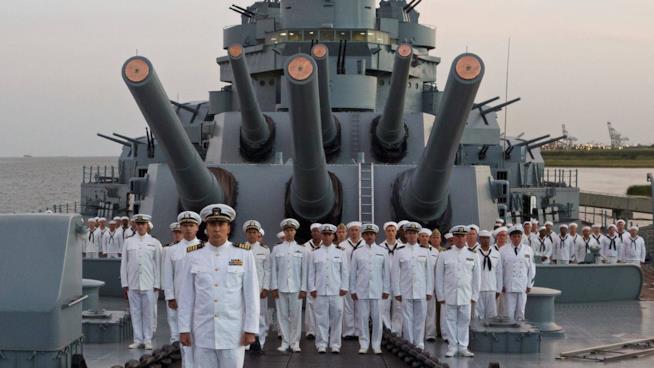 La recensione di USS Indianapolis, il film storico con Nicholas Cage L'incrociatore pesante USS Indianapolis e il suo equipaggio