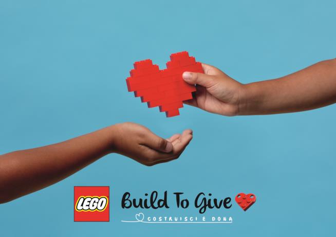 LEGO presenta Build to Give per aiutare i bambini ospedalizzati Il banner ufficiale di Build to Give - Costruisci e Dona