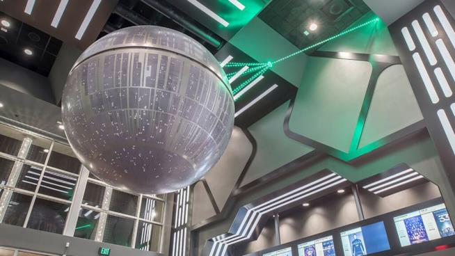 Il cinema a tema Star Wars è una realtà Ingresso del cinema a tema Star Wars