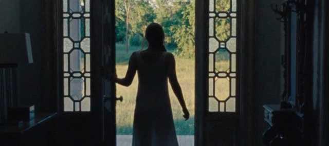Mother!, il nuovo film di Darren Aronofsky Jennifer Lawrence apre la porta a nuovi ospiti inattesi nel film madre!