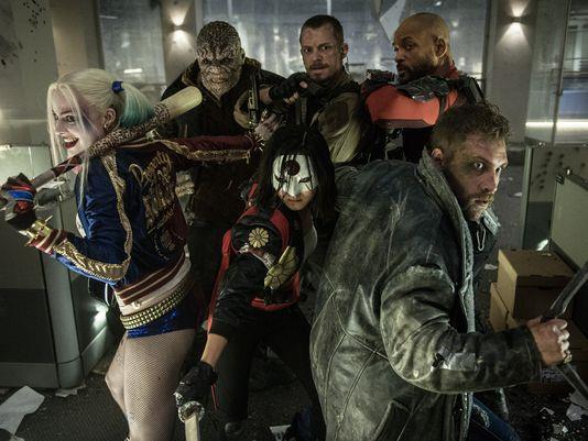 Nuova immagine di scena di Suicide Squad La squadra di Suicide Squad si mostra in una nuova foto