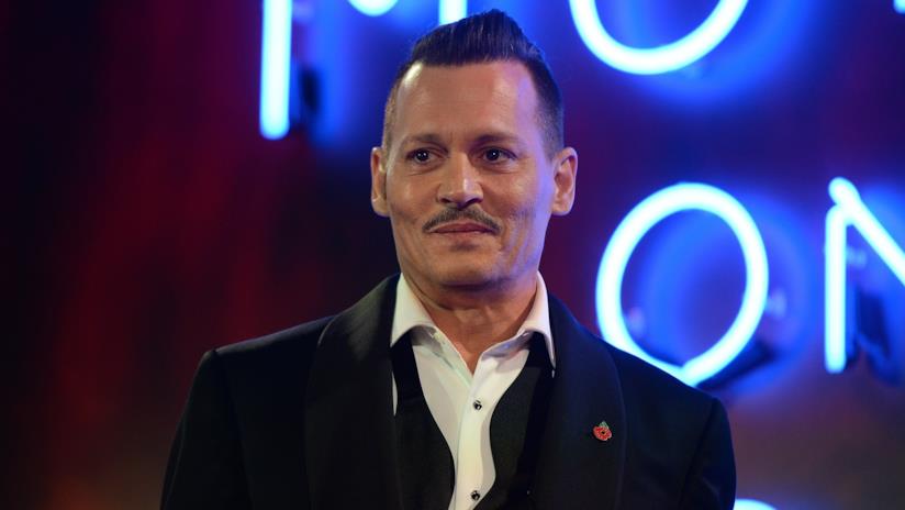 Johnny Depp: rissa sfiorata sul set del suo nuovo film? Il regista minimizza Johnny Depp alla prima di Assassinio sull'Orient Express