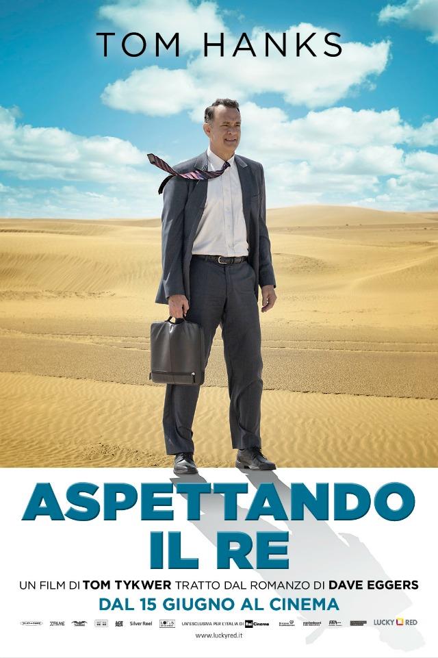 Tom Hanks nella locandina di Aspettando il Re La locandina di Aspettando il Re, il film di Tom Tykwer con Tom Hanks