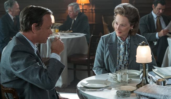 The Post, la recensione del nuovo film di Steven Spielberg Meryl Streep e Tom Hanks in una scena del film