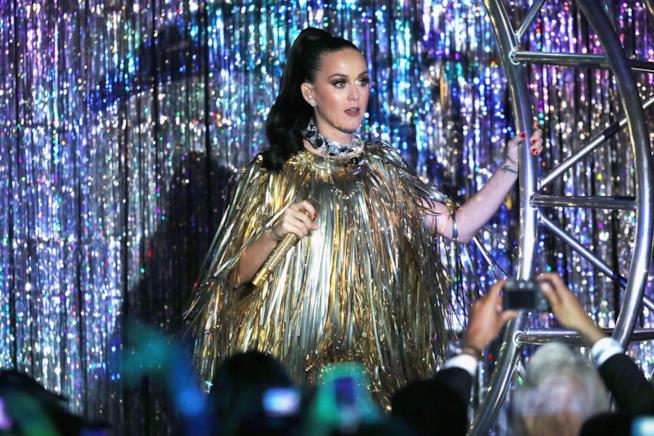 Katy Perry annuncia un nuovo tour mondiale ad un hater Primo piano di Katy Perry