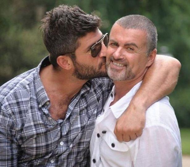 George Michael, celebrati i funerali George Michael con l'ex compagno Fadi Fawaz