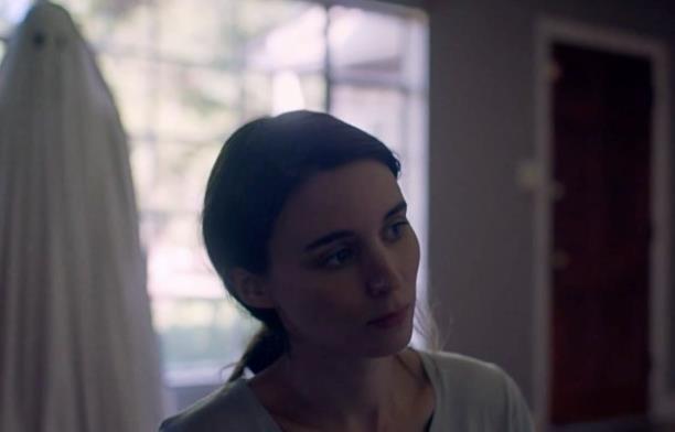 A Ghost Story - Rooney Mara Rooney Mara nei panni di M in A Ghost Story