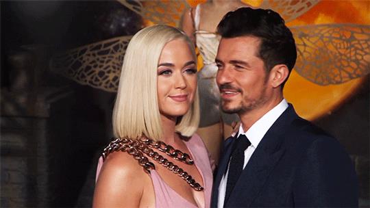 Katy Perry racconta i preparativi del matrimonio con Orlando Bloom Katy Perry e Orlando Bloom sul red carpet della prima di Carnival Row