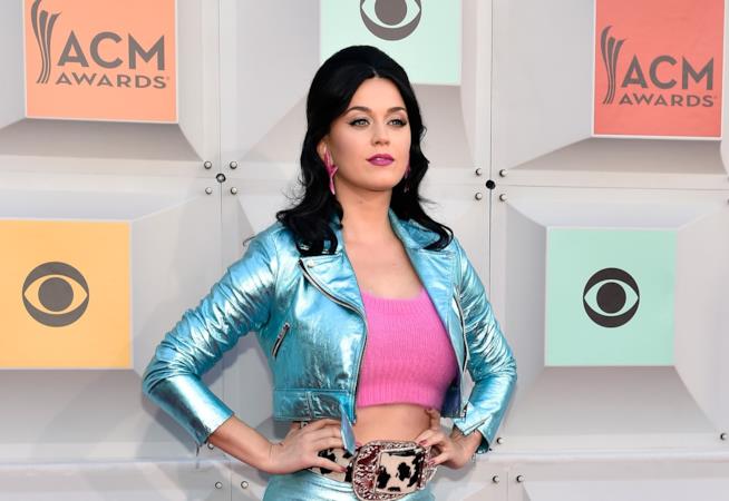 Katy Perry pagherà gli studi a uno dei sopravvissuti di Orlando Primo piano di Katy Perry
