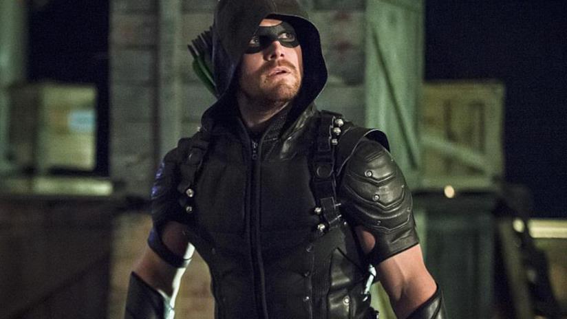 Stephen Amell appoggia una raccolta fondi dei fan per salutare degnamente la serie TV Arrow Il personaggio di Arrow interpretato da Stephen Amell