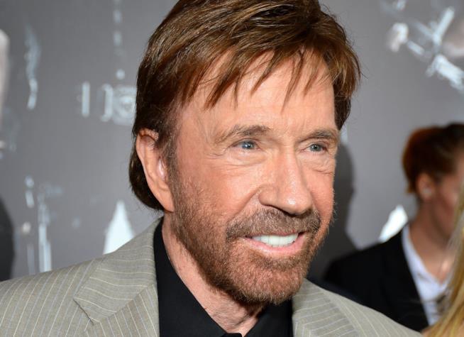 Chuck Norris ritiene che sua moglie sia stata avvelenata L'attore Chuck Norris