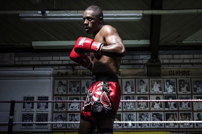 Idris Elba, protagonista del film Fighter L'attore Idris Elba nel film Fighter