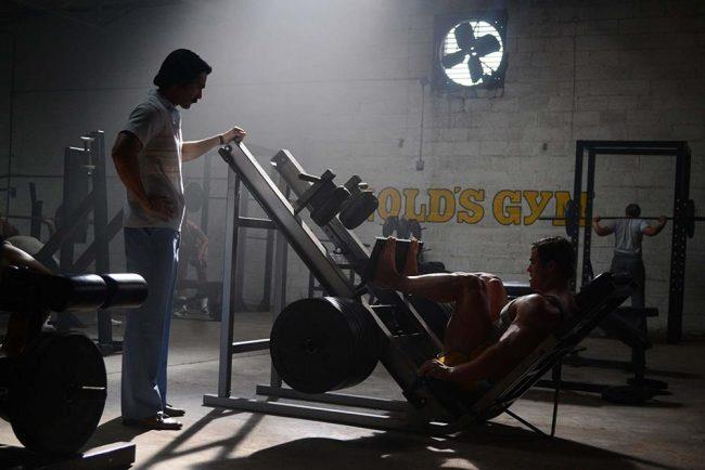 Bigger, ecco il film sulla vita di Joe Weider Un giovane Schwarzenegger si allena in Bigger