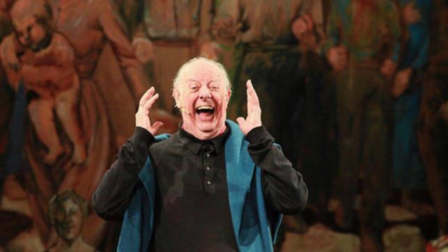 Dario Fo a teatro Dario Fo recita a teatro