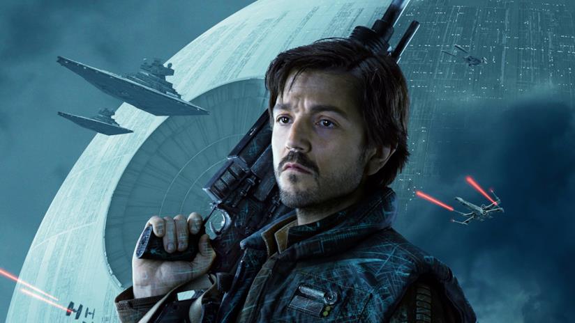La serie TV live-action su Cassian Andor si girerà nel 2020 Cassian Andor in una immagine promozionale di Rogue One: A Star Wars Story