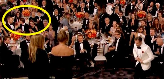 Ryan Gosling e Andrew Garfield si baciano Ryan Gosling e Andrew Garfield si baciano ai Golden Globes