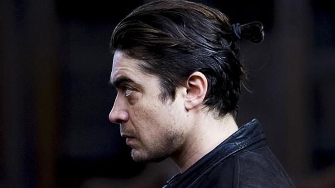 Riccardo Scamarcio è Pericle il Nero nel film di Stefano Mordini Profilo di Riccardo Scamarcio durante le riprese del film Pericle il Nero