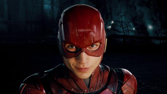 Ezra Miller sta scrivendo il suo The Flash Ezra Miller nei panni di The Flash in Justice League