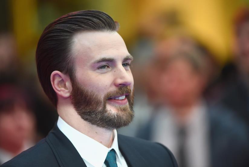 I fan di Captain America festeggiano il 4 luglio coi meme sul fondoschiena del loro eroe Chris Evans è Captain America
