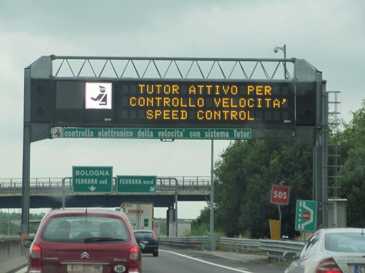 Tutor in 22 tratte autostradali Segnazione del tutor autostradale