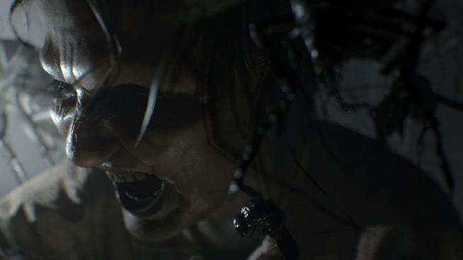 Resident Evil 7, video unboxing per la Collector's Edition europea L'abbraccio "affettuoso" della signora Baker in Resident Evil 7