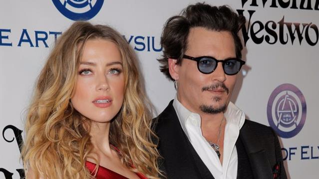 Nuovi screzi tra Johnny Depp e Amber Heard per donare i soldi del divorzio in beneficenza Johnny Depp e Amber Heard ai tempi in cui erano una coppia