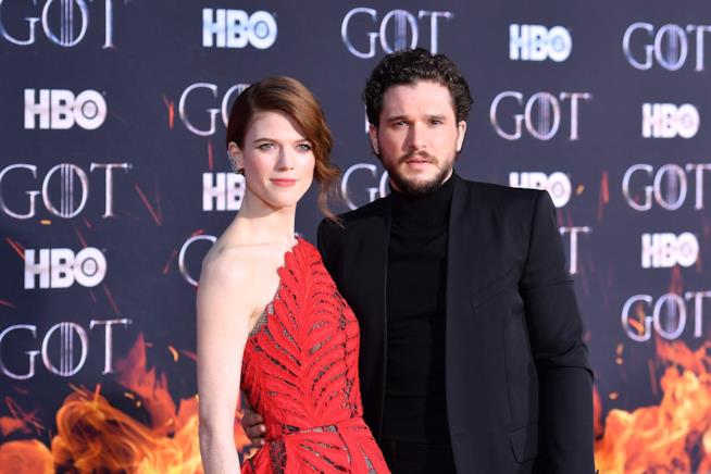 Rose Leslie e Kit Harington parlano della relazione tra Jon e Ygritte Kit Harington e Rose Leslie alla prima di GoT a New York