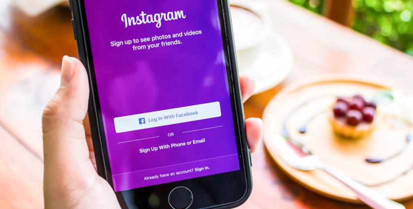 I brand scelgono gli influencer per i post sponsorizzati su Instagram La pagina di log-in di Instagram su iPhone