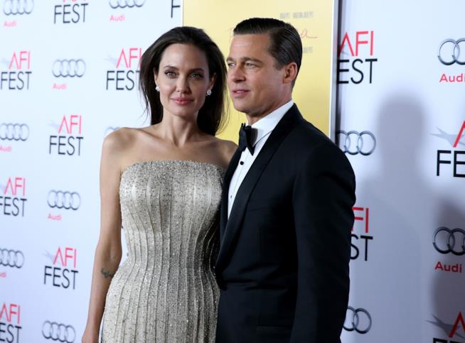 Brad Pitt e Angelina Jolie sono pronti a darsi battaglia in tribunale Brad Pitt e Angelina Jolie alla premiere di By the Sea nel 2015