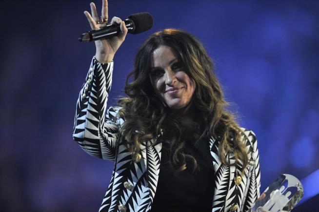 Alanis Morissette si mostra nuda col pancione Primo piano di Alanis Morissette