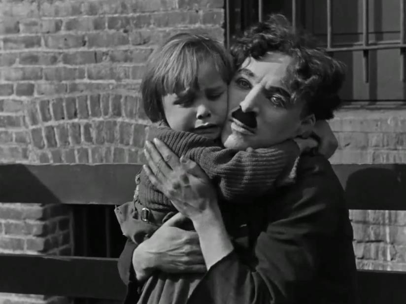 È in arrivo un remake de Il monello di Charlie Chaplin, ma questa volta è uno sci-fi Charlie Chaplin e Jackie Coogan in una scena de Il monello (The Kid)