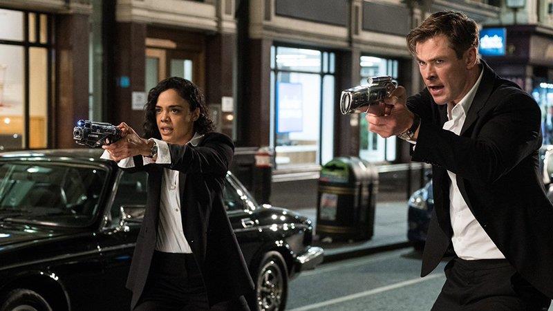 Tessa Thompson e Chris Hemsworth recitano in Men in Black: International Una sequenza di Men in Black: International
