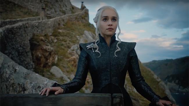 Secondo una nuova teoria, Daenerys potrebbe morire nella stagione 8 di GoT Daenerys Targaryen a Roccia del Drago in GoT 7