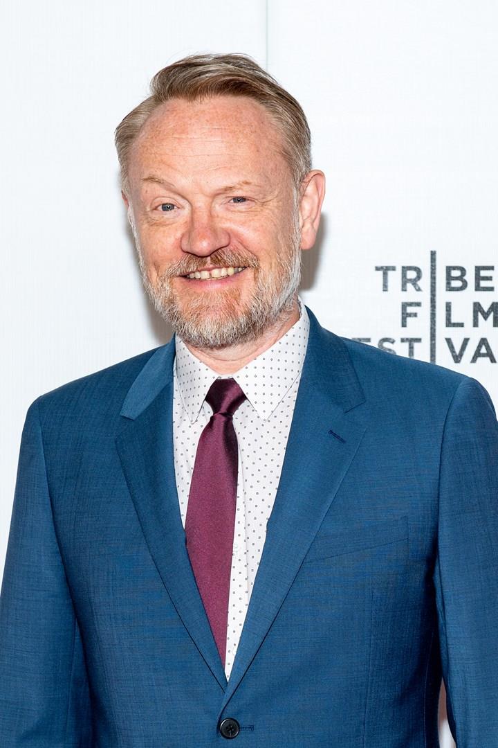 Un'immagine di Jared Harris Jared Harris posa sul carpet