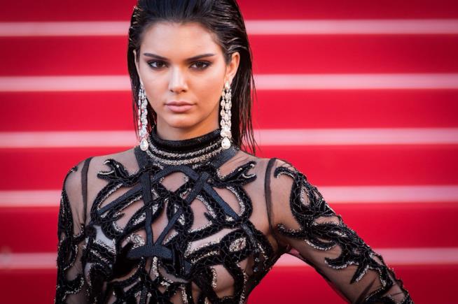 Kendall Jenner assalita dalle critiche per lo spot Pepsi Primo piano di Kendall Jenner