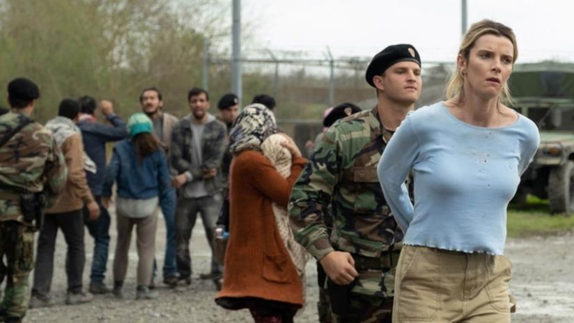 The Hunt è stato posticipato in seguito alle recenti stragi suprematiste negli USA Betty Gilpin in una scena di The Hunt