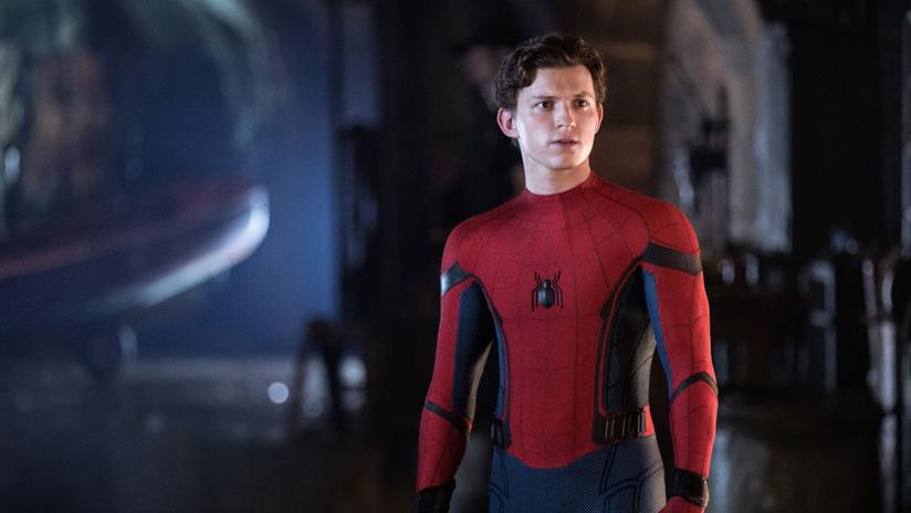 Spider-Man 3: Tom Holland commenta il copione e svela quando inizieranno le riprese Tom Holland è Spider-Man in una scena di Spider-Man: Far From Home